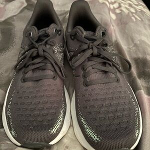 New Balance fresh foam sneaker. Size 8